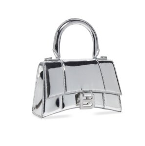 Why Everyone is Googling Metallic Silver Bags Right Now - Miravae fashion guide and style inspiration